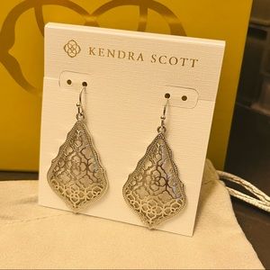 💛 Kendra Scott Addie Silver Drop Earrings in Silver Filigree Mix 💛